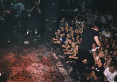 Jade's back there...far left.....and then you can see one of my best buddy's..Nils..with the video camera..aww..